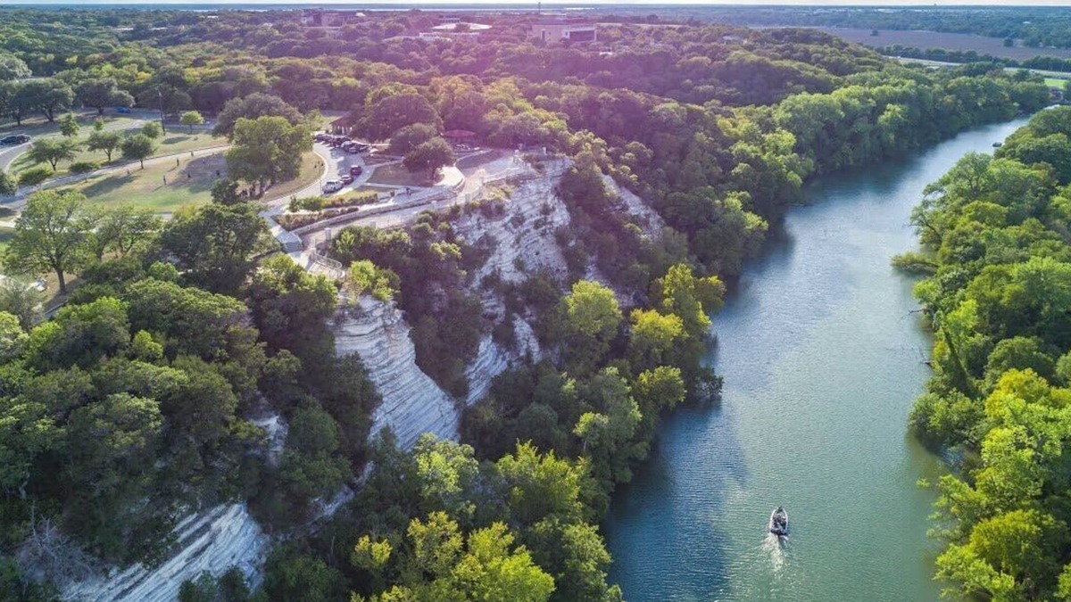 Waco Cabin | Cowbell Cabin With Hot Tub 15min to Downtown