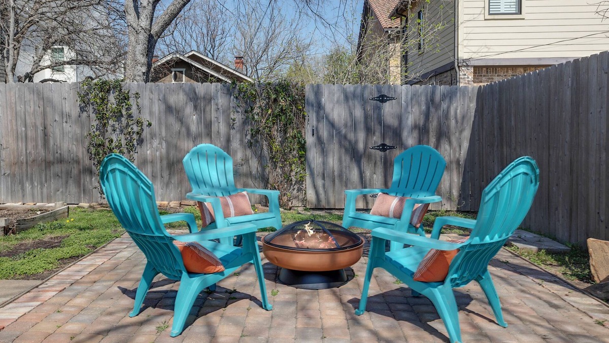 Fort Worth Cultural District House | Cowboy Chic bungalow with 2 bedrooms in Fort Worth's Cultural District
