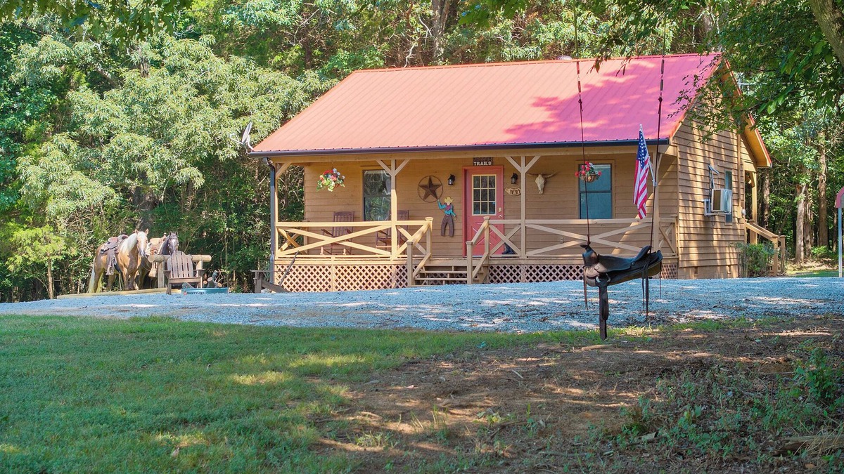 Idlewild Cabin | Cowboy Hideout on Horse Ranch, 14 miles from I-40, near Jackson, West Tennessee