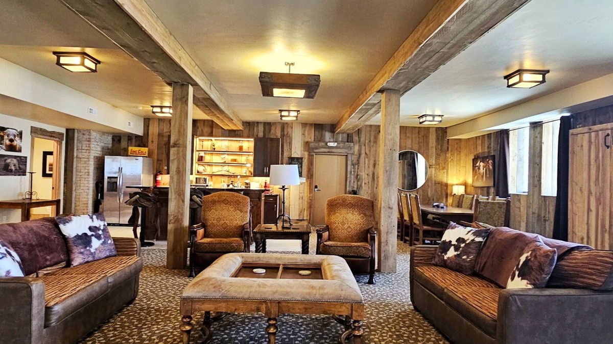 Miles City Villa | Cowboy Lodge Downtown
