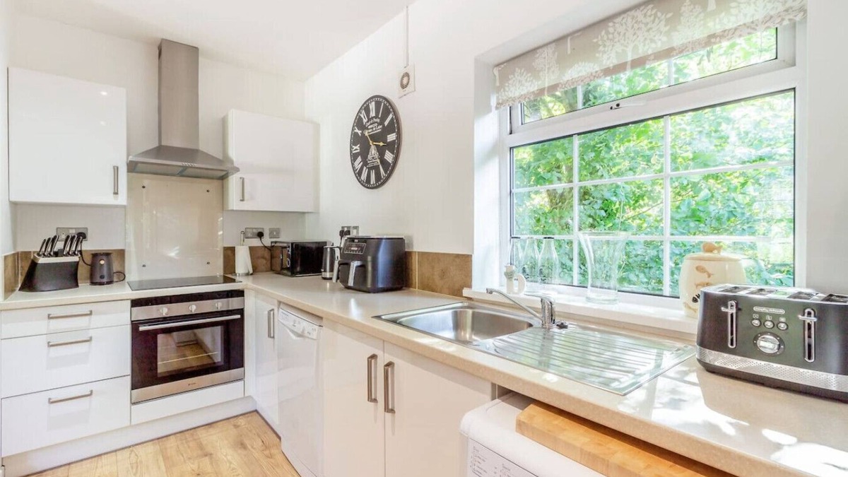 Cowbridge House | Cowbridge Cottage with shared swimming pool