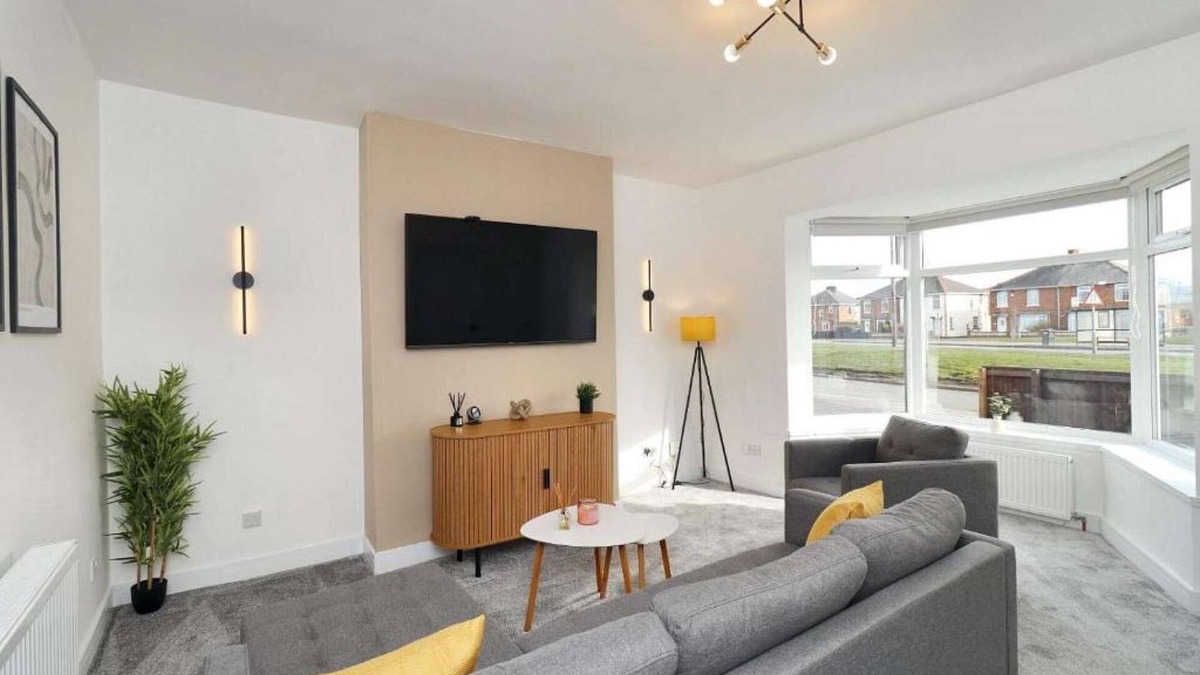 Billingham House | Cowpen Lodge Stylish home in Billingham