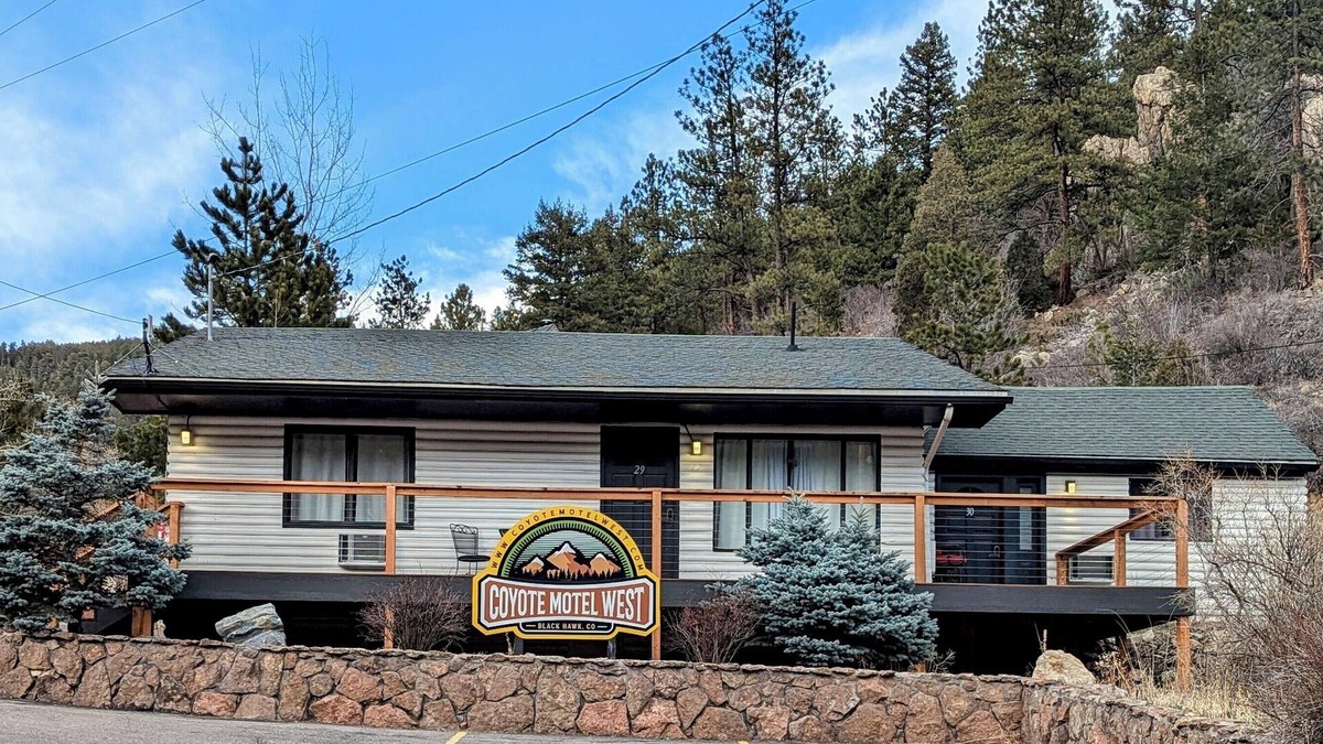 Black Hawk Hotel | Coyote Motel West