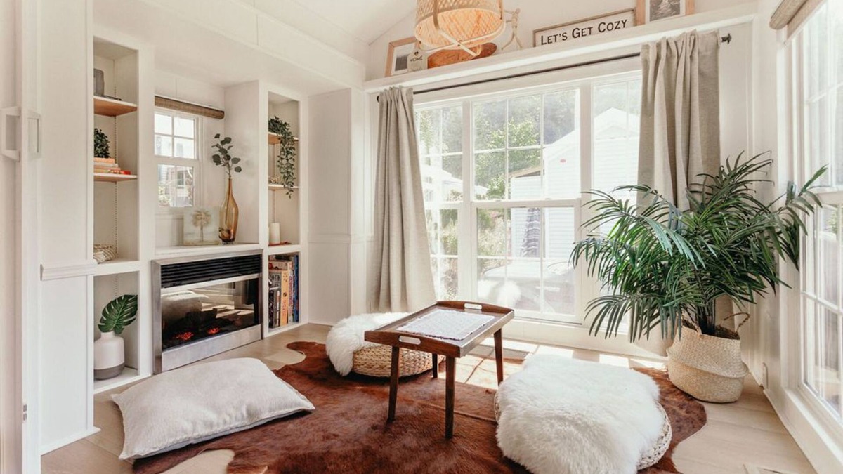 Lindell Beach Hotel | Coziest Cultus Tiny Home 2min Drive to Lake!