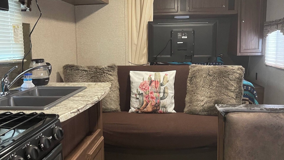 Eagle Pass House | Cozy 1 1/2-bedroom caravan with WiFi, AC in nice Eagle Pass