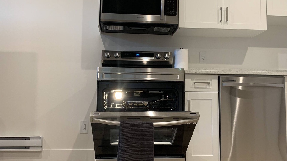 Saskatoon House | Cozy 1 B/Rm on Kalra Street