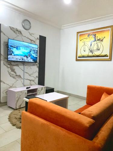 Ikeja Apartment | Cozy 1-BDR - Free Wi-Fi & Mins DRV to Airport