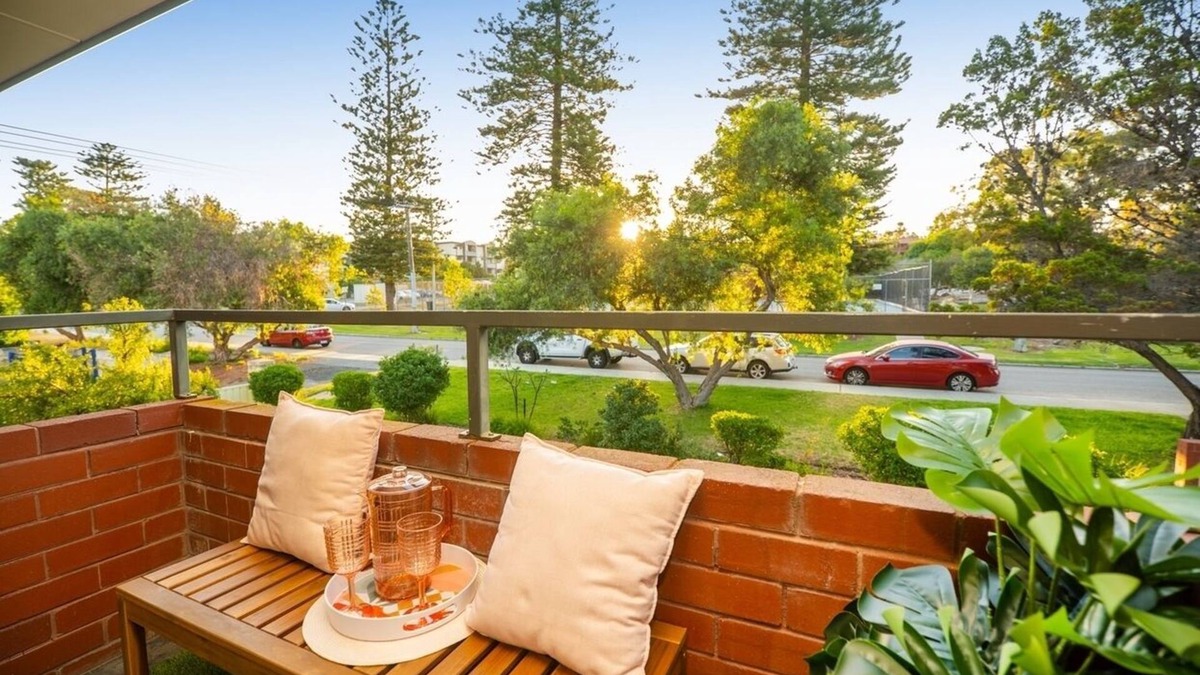 Mosman Park Apartment | Cozy 1-Bed Apartment in Mosman Park with Ocean Views and Modern Décor
