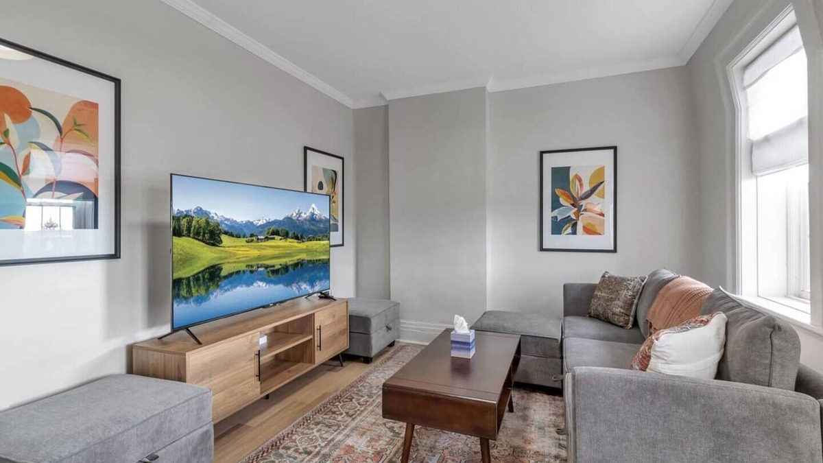 Front Park Apartment | Cozy 1 Bed in Historic Mansion