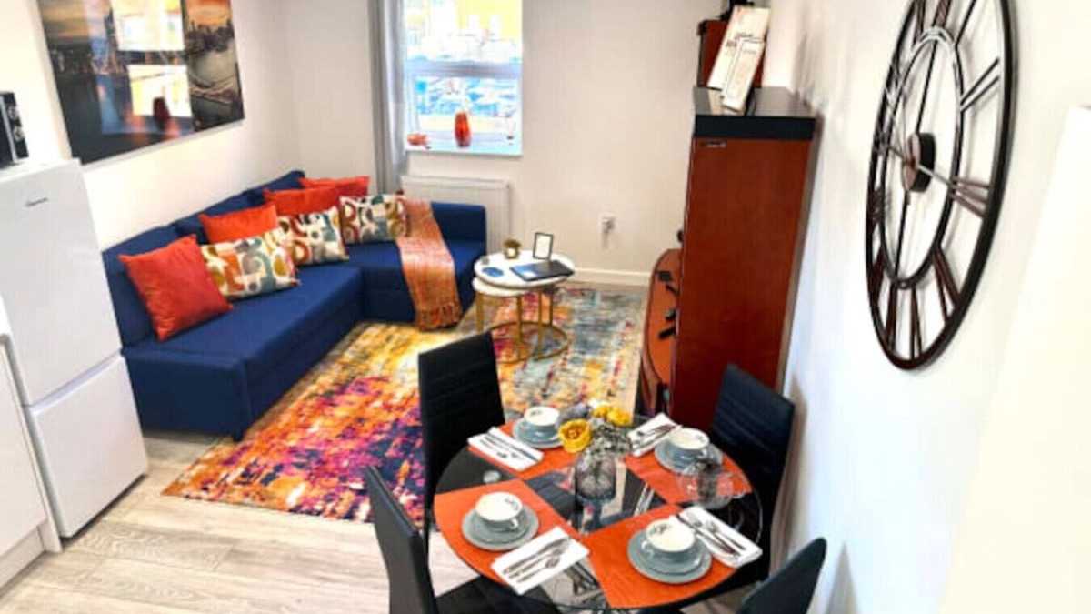 Watford Apartment | Cozy 1-Bed in Watford Centre | Near Junction, Dining & Shopping