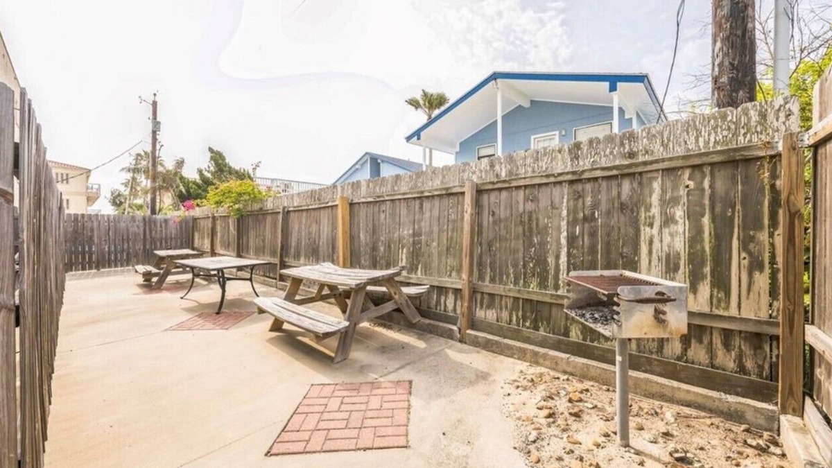 South Padre Island Condo | Cozy 1-bedroom condo in charming South Padre Island with AC