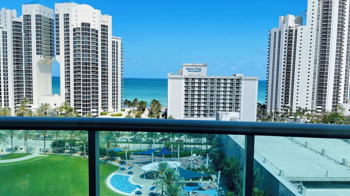 Sunny Isles Beach Apartment | Cozy 1-bedroom apartment in fabulous Sunny Isles Beach with WiFi, fitness room