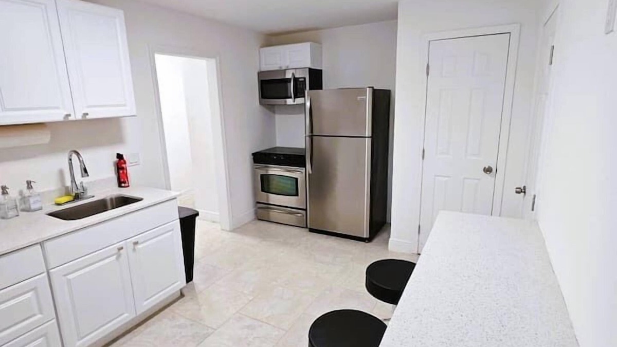 Ortona North Apartment | Cozy 1 bedroom Apt Across the beach Large Pool!