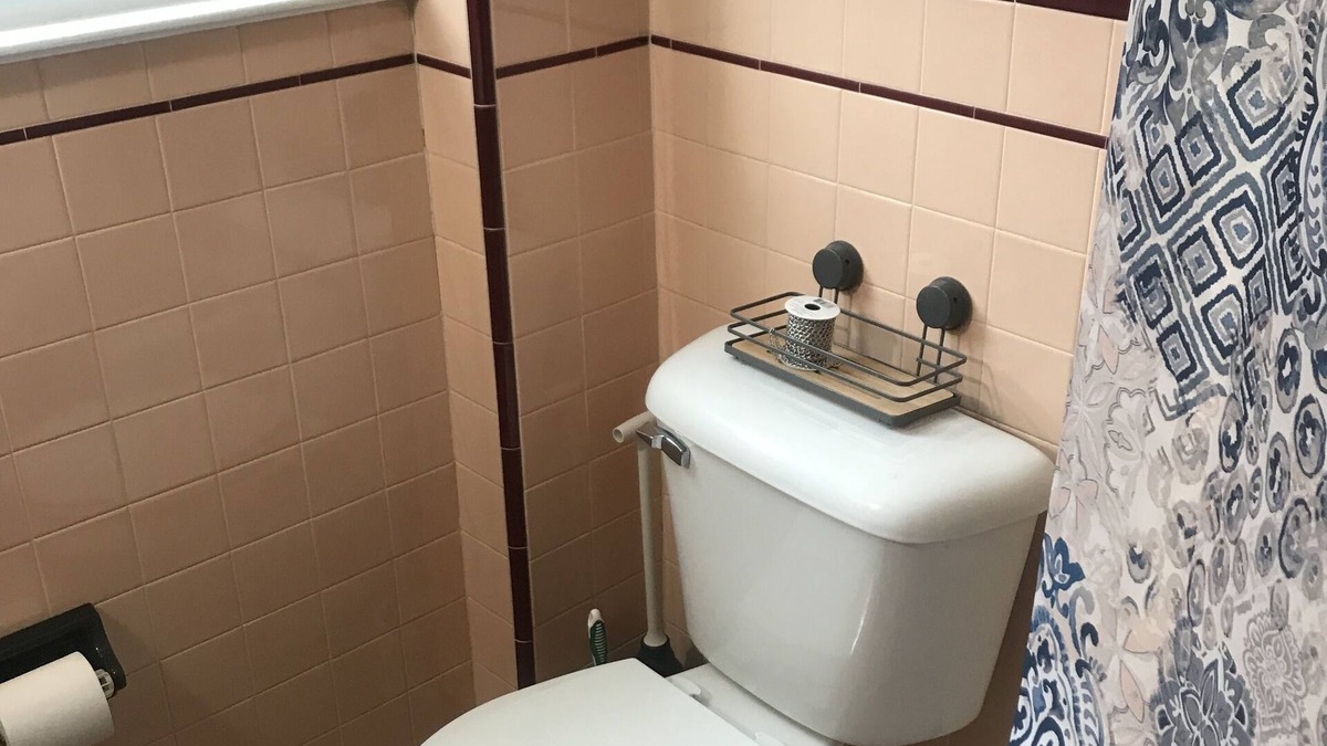 Delair Apartment | Cozy 1-bedroom apartment in Philadelphia - Off street parking & in building W/D