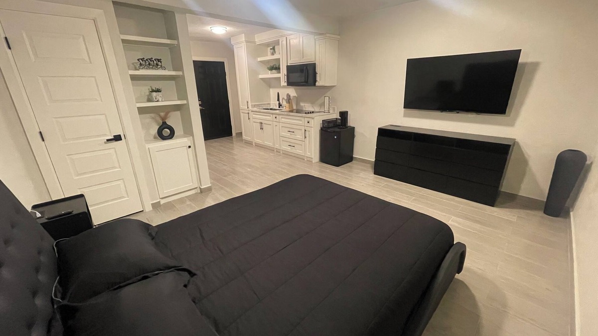 Brownsville Apartment | Cozy 1-bedroom apart. WiFi, AC Located near SpaceX, and Airport of Brownsville