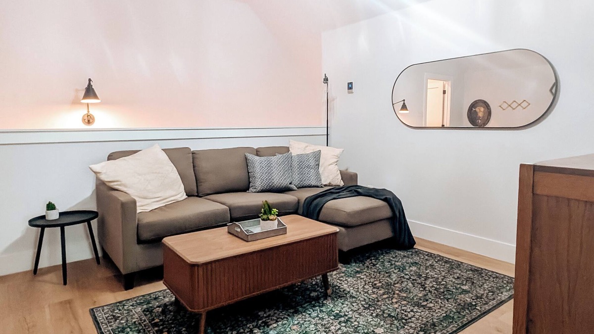 Eastside Promise Neighborhood Apartment | Cozy 1-bedroom apartment near downtown San Antonio, Ft, Sam with WiFi, AC