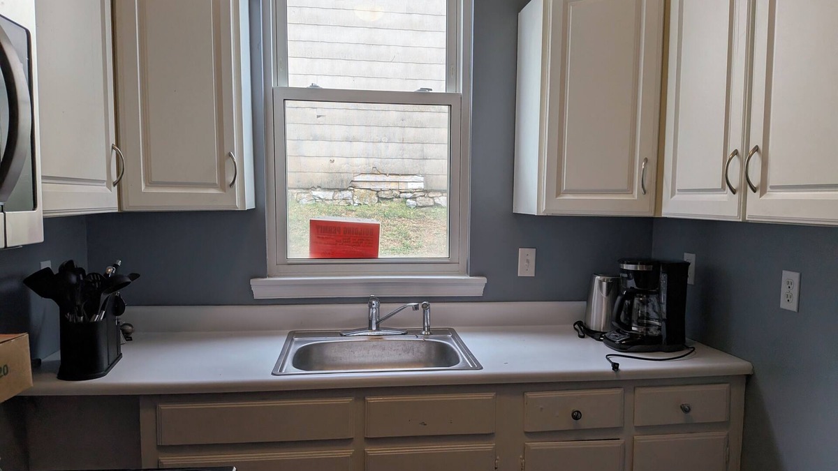 Shenandoah Apartment | Cozy 1-bedroom apartment in quaint Shenandoah with WiFi, AC, near river access.