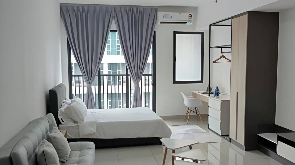 Seksyen 14 Apartment | Cozy 1-bedroom apartment in Shah Alam central with free Wifi, Netflix, and pool.