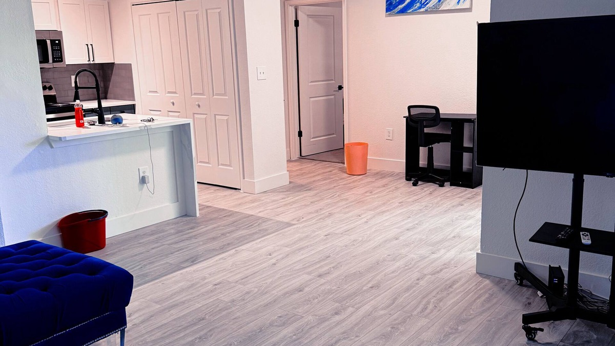 North Arlington Apartment | Cozy 1-bedroom apartment in Arlingtons Entertainment District