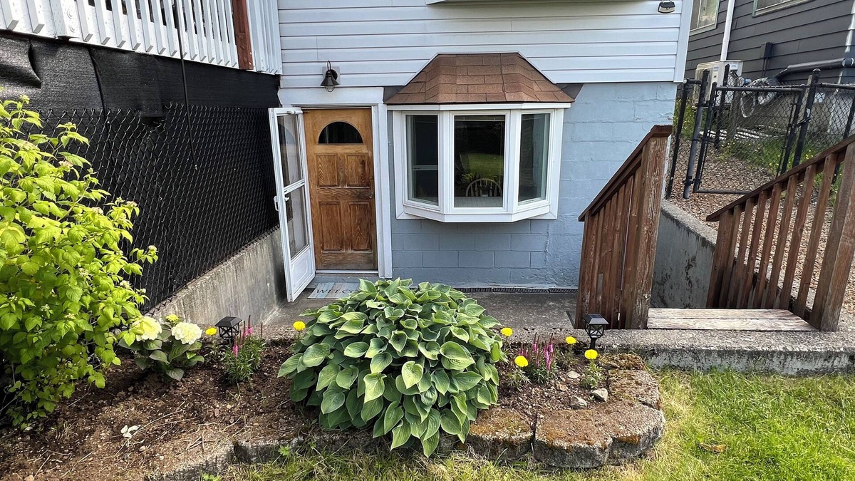Ketchikan House | Cozy 1 bedroom apartment in Enjoyable Ketchikan with WiFi.