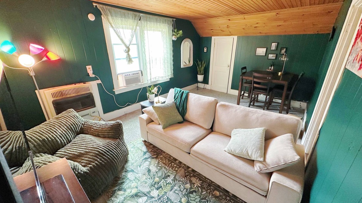Liverpool Apartment | Cozy 1-bedroom apartment in lovely Liverpool with AC