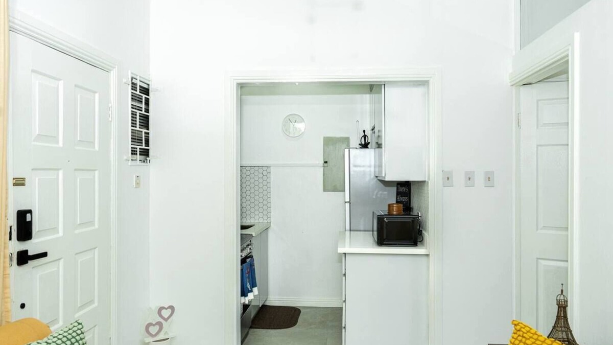 New Kingston Apartment | Cozy 1 bedroom Apartment in Kingston. 4 guests -1 bed/1 bath, w/pullout sofa bed