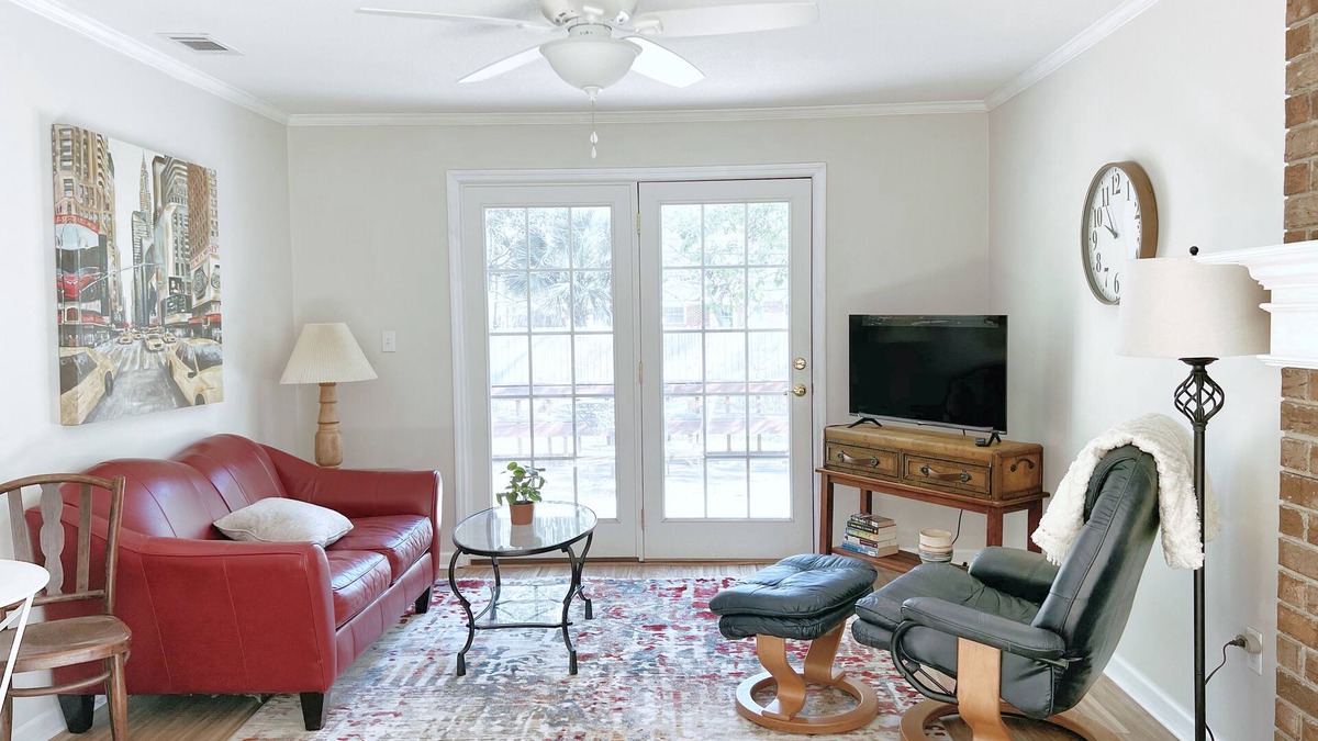 Groveland - Kensington Park Apartment | Cozy 1-bedroom apartment in beautiful Savannah with WiFi, AC