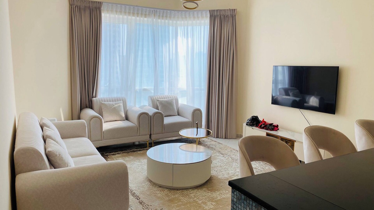 Al Majaz Apartment | Cozy 1-bedroom apartment in lovely Sharjah with WiFi, AC, fitness room