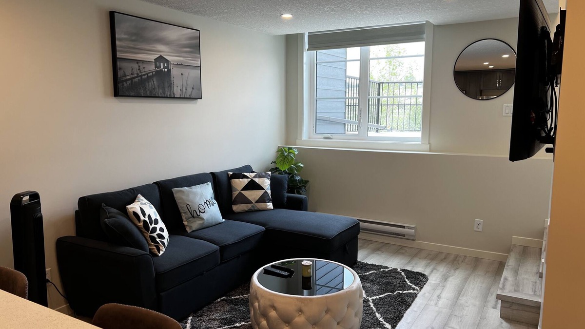 Keith Apartment | Cozy 1 bedroom apartment in Rockland Park NW Calgary