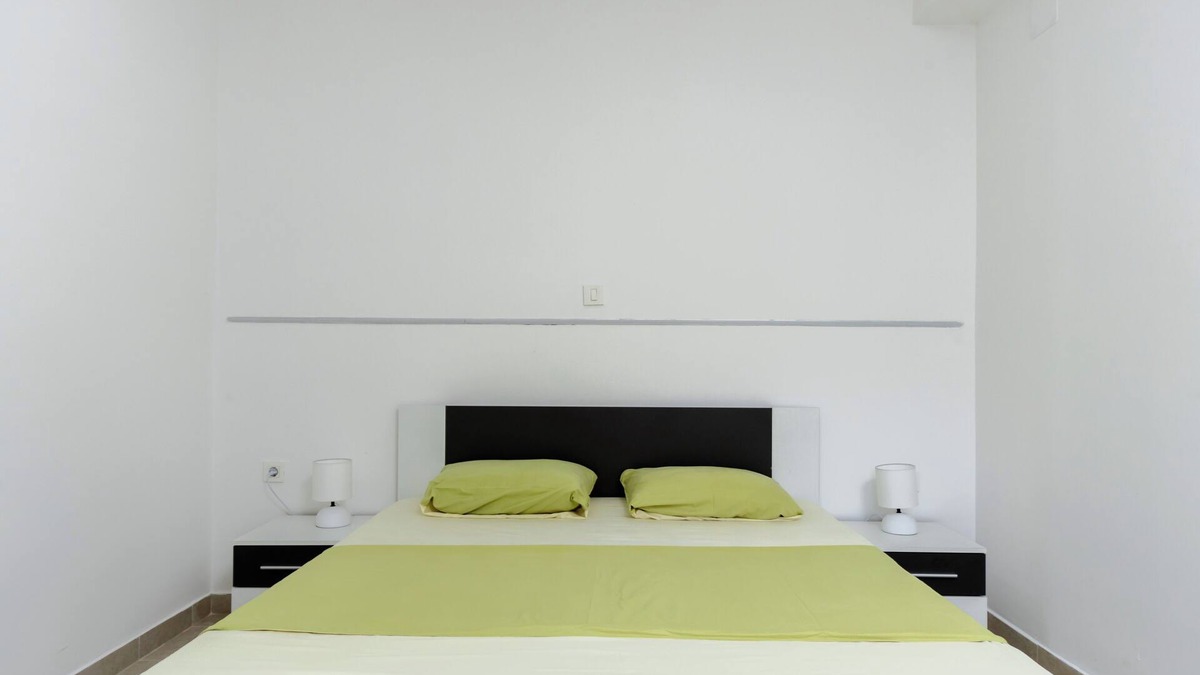 Budva Apartment | Cozy 1-bedroom apartment in a peaceful part of Budva with WiFi, AC, TV.