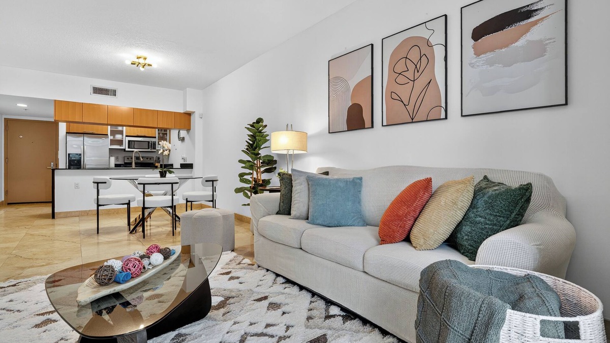 Wynwood Art District Condo | Cozy 1-bedroom Apartment with Stunning Bay View in Miami
