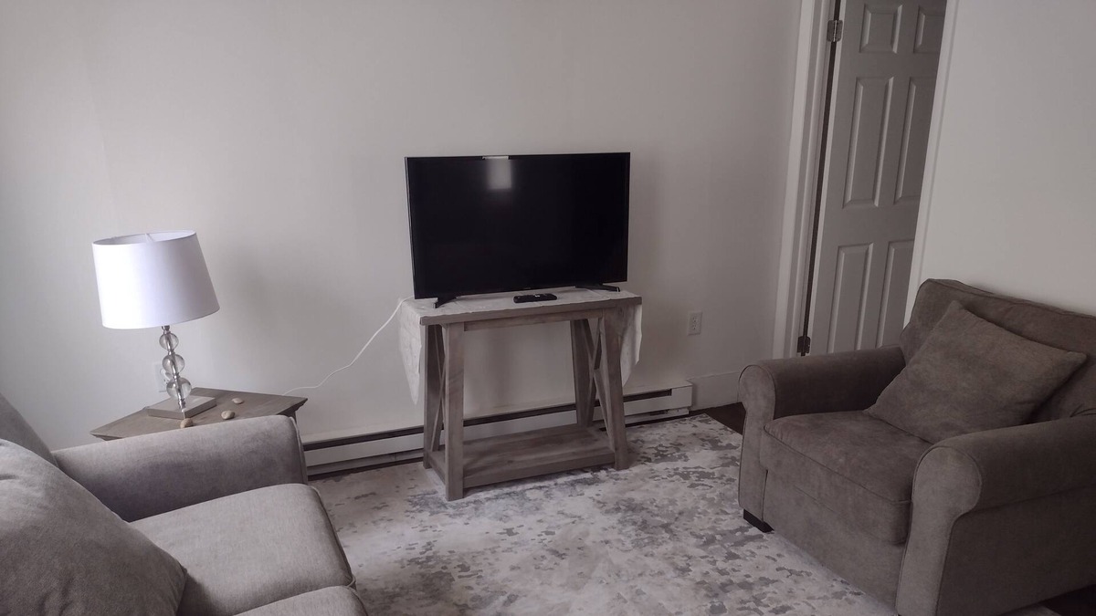 Solvay Apartment | ~Cozy 1 bedroom apartment near Amphitheater and NYS Fairgrounds~