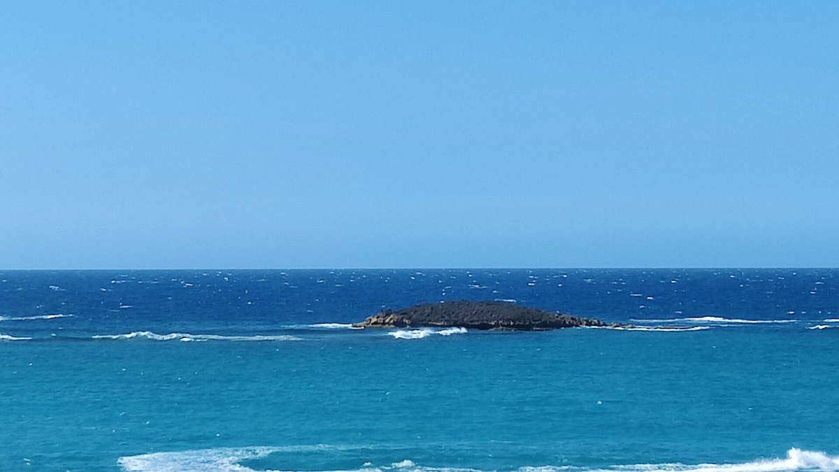Puerto Nuevo Apartment | Cozy 1-bedroom Beach Apt - Mare Blu ground floor