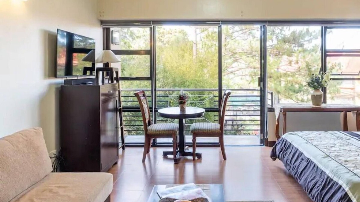 Baguio House | Cozy 1-Bedroom Building in Marvelous Baguio with WiFi. 5.4K ft above sea level.