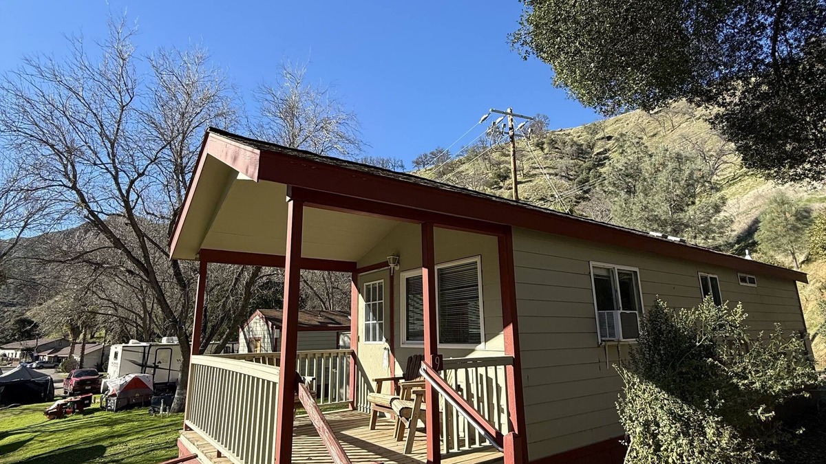 Winters Cabin | Cozy 1 Bedroom Cabin on Putah Creek