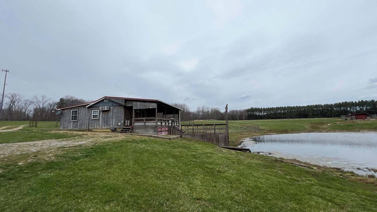 Jamestown Cabin | Cozy 1-bedroom cabin with AC, FREE WiFi in Jamestown