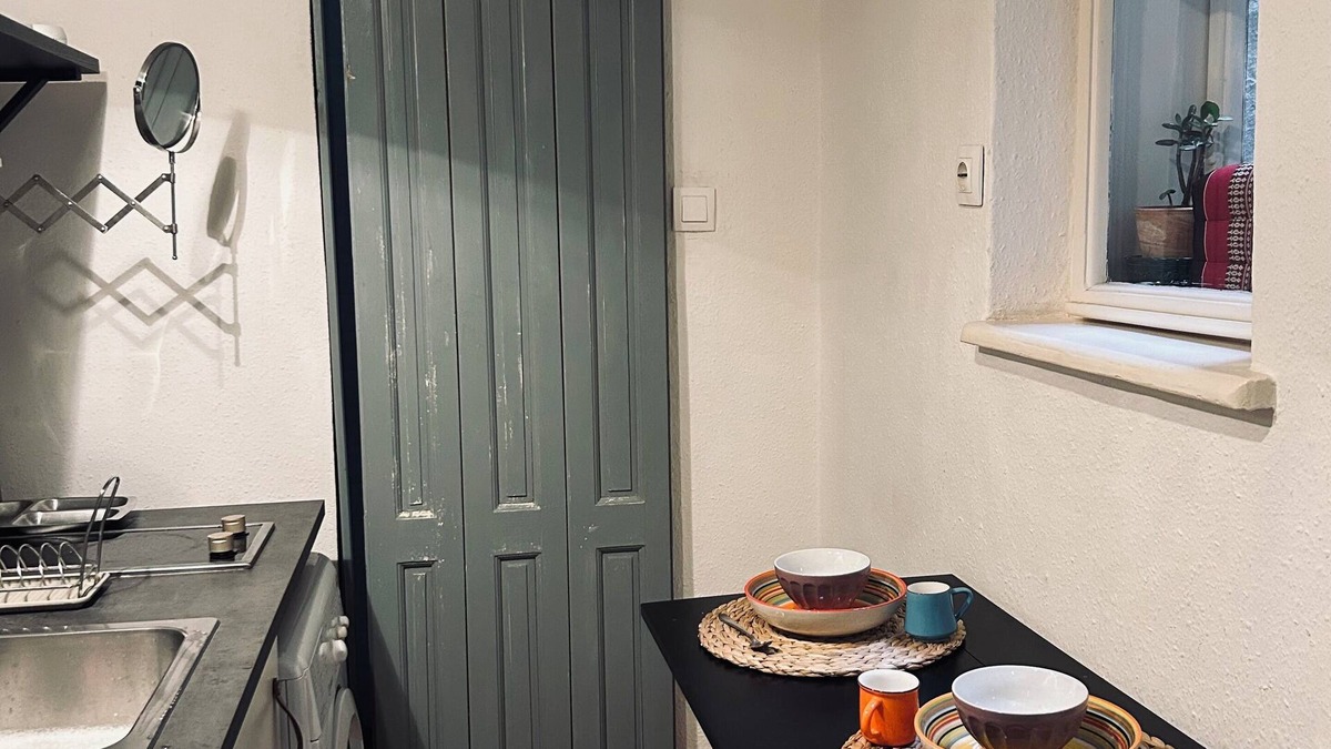 Erzsebetvaros Condo | Cozy 1-bedroom condo in enjoyable Budapest with WiFi