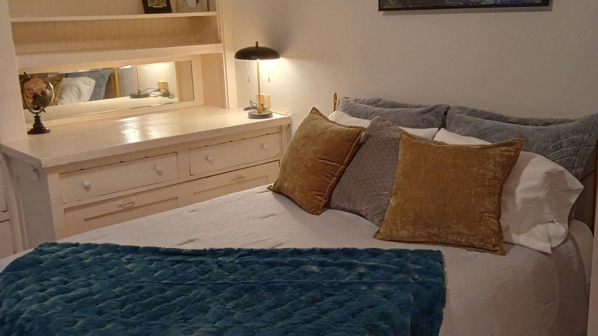 Alphabet Historic District Condo | Cozy 1-bedroom condo in welcoming Portland with AC, WiFi