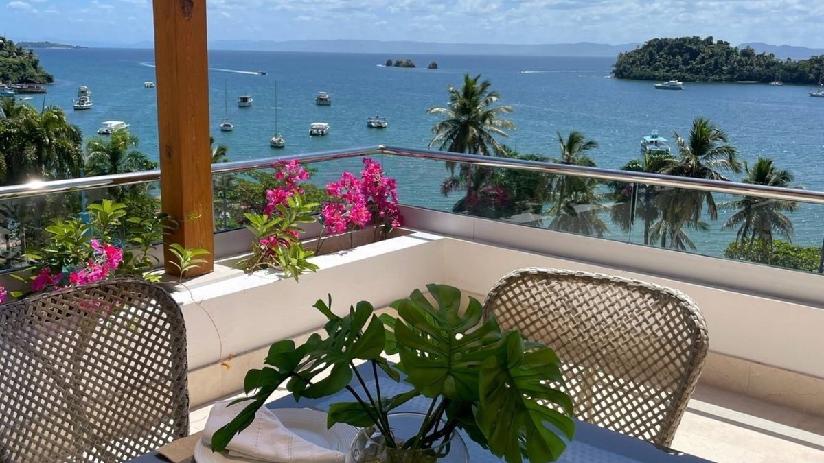 Barrio La Fortaleza Vieja Condo | Cozy 1-bedroom condo in Samana w/AC, WiFi, fitness room, pool and amazing view.