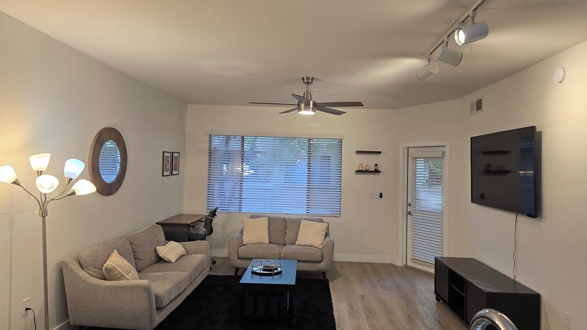 Paradise Valley Village Condo | Cozy 1-bedroom condo in North Phoenixn
