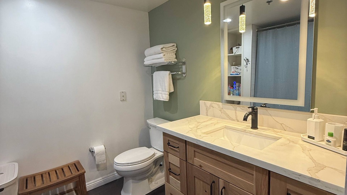 Lake Las Vegas Condo | Cozy 1-bedroom condo in tranquil Henderson with fitness room, AC