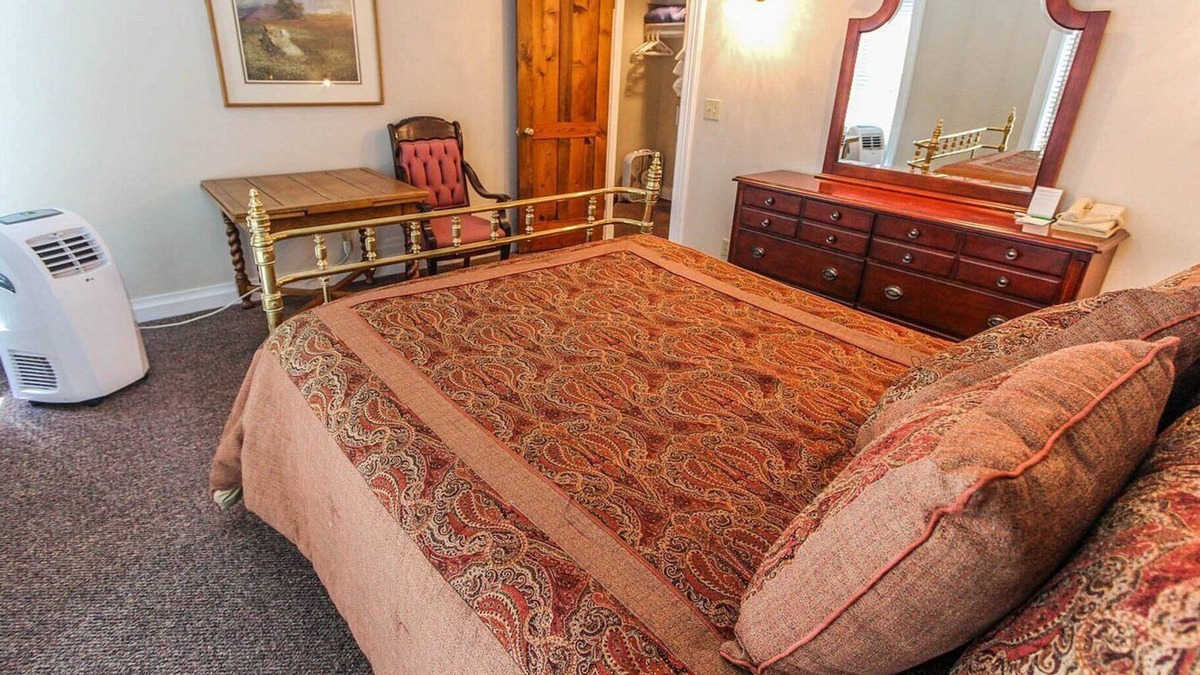 Deer Valley Hotel | Cozy 1 bedroom condo, sleeps 4 with WiFi on Main Street in Park City
