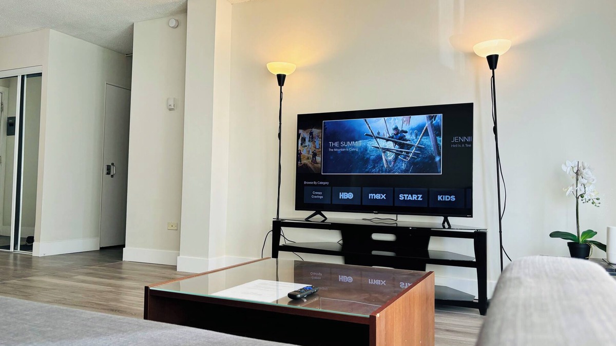 Southwest Calgary Condo | Cozy 1 Bedroom Condo with Parking