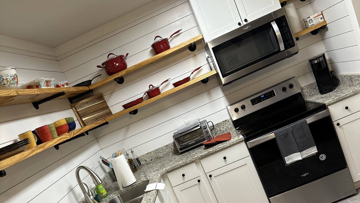 Huntsville Apartment | Cozy 1 bedroom gated community!