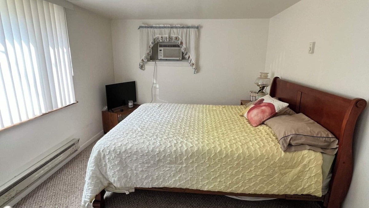 Herron Hotel | Cozy 1-bedroom hotel in amazing Hubbard Lake with WiFi, AC