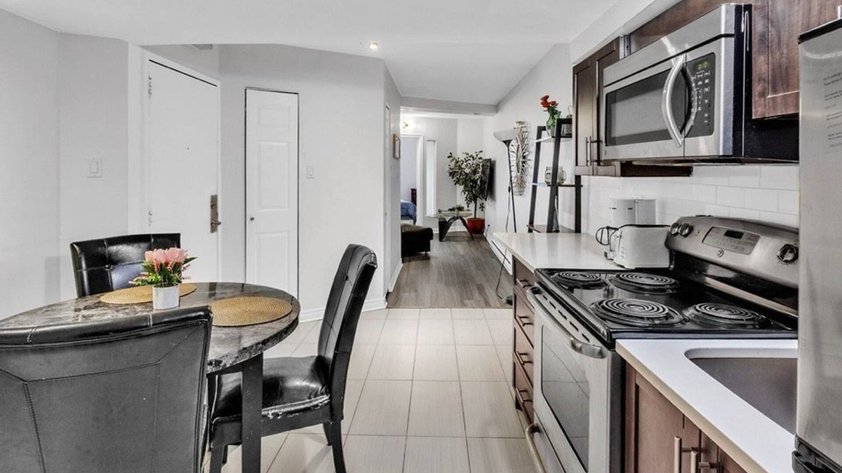 Plateau Mont Royal Apartment | Cozy 1 bedroom in front of park lafontaine