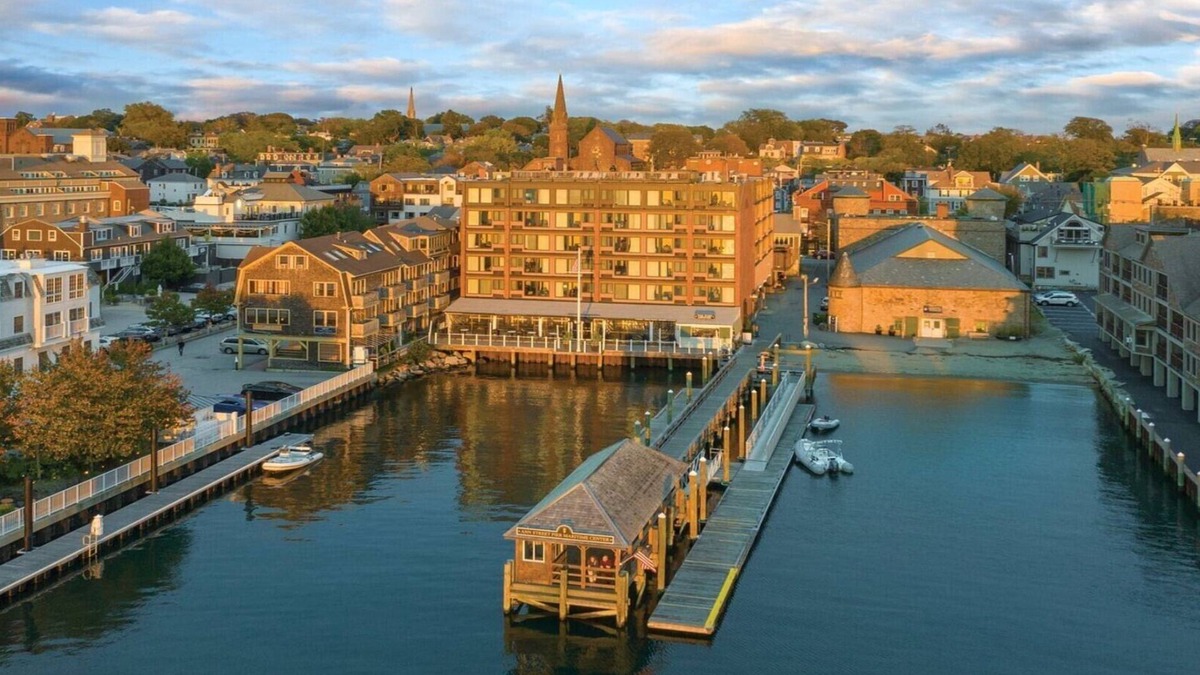 Newport Resort | Cozy 1-bedroom Inn on Harbor Thames St