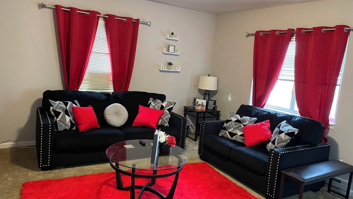 Mount Pleasant House | Cozy 1 Bedroom Located Downtown/Close to Soaring Eagle/CMU