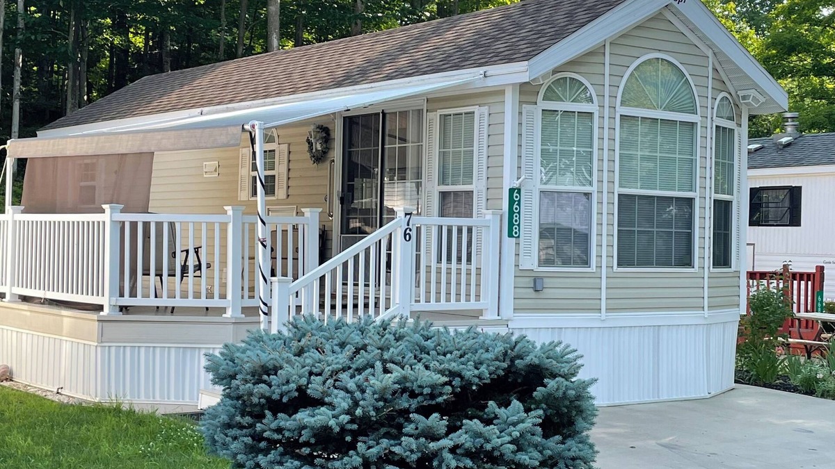 Alanson House | Cozy 1-bedroom mobile home in great community with AC, WiFi in charming Alanson