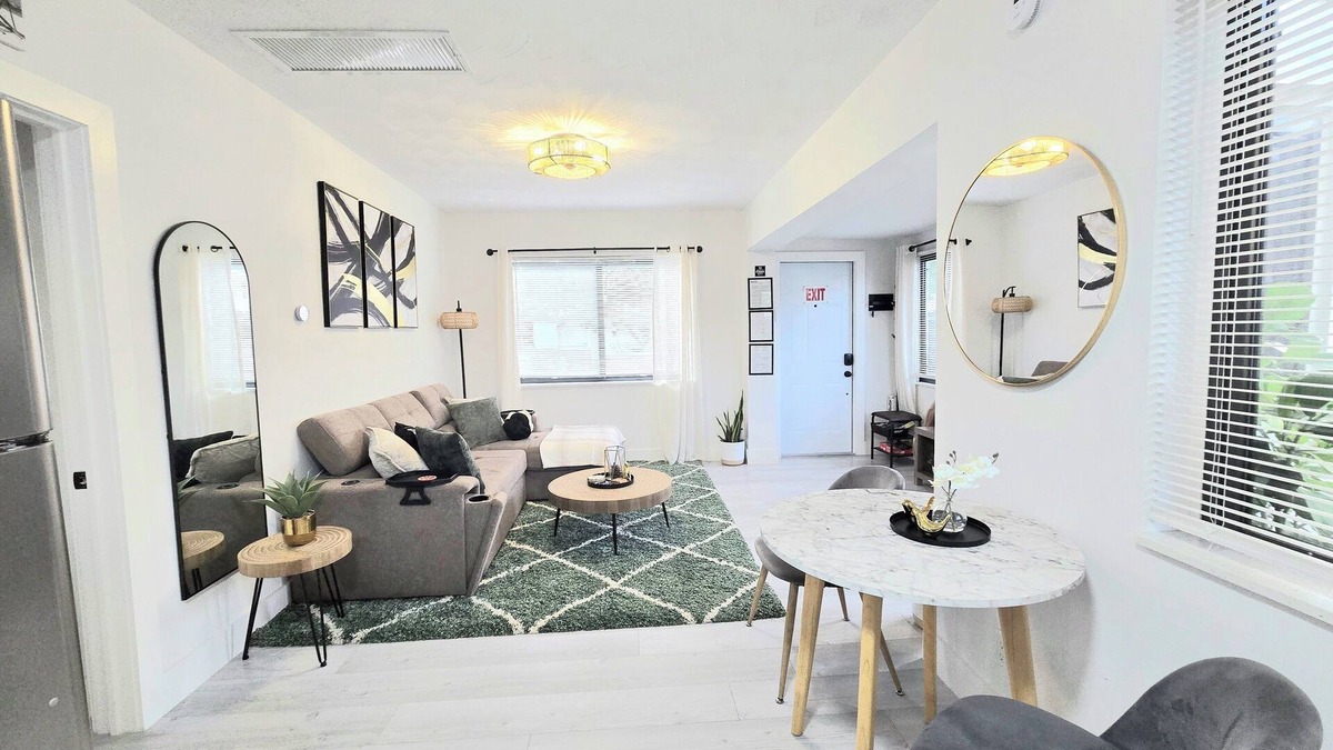 Little Ranches House | Cozy 1 Bedroom + Patio Near Beaches & HardRock Cafe!